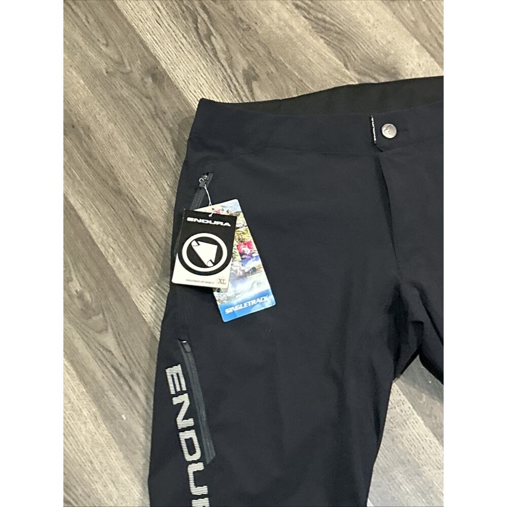 Endura Singletrack II Cycling Shorts Size XL - Picture 2 of 15